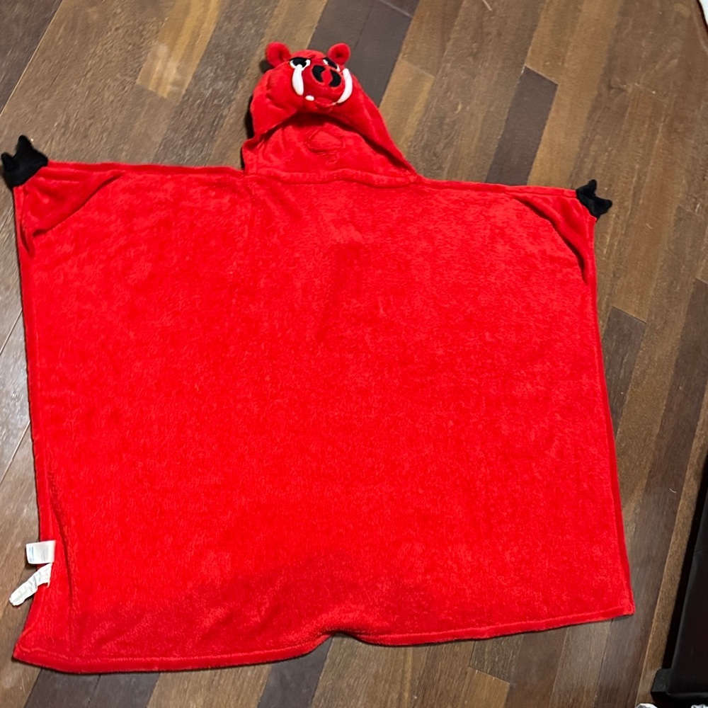ComfyCritters Red Razorback soft blanket - Picture 2 of 9